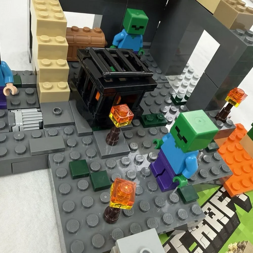 LEGO 21119 MINECRAFT - The Dungeon Minifigs Manual NO BOX - Missing one piece